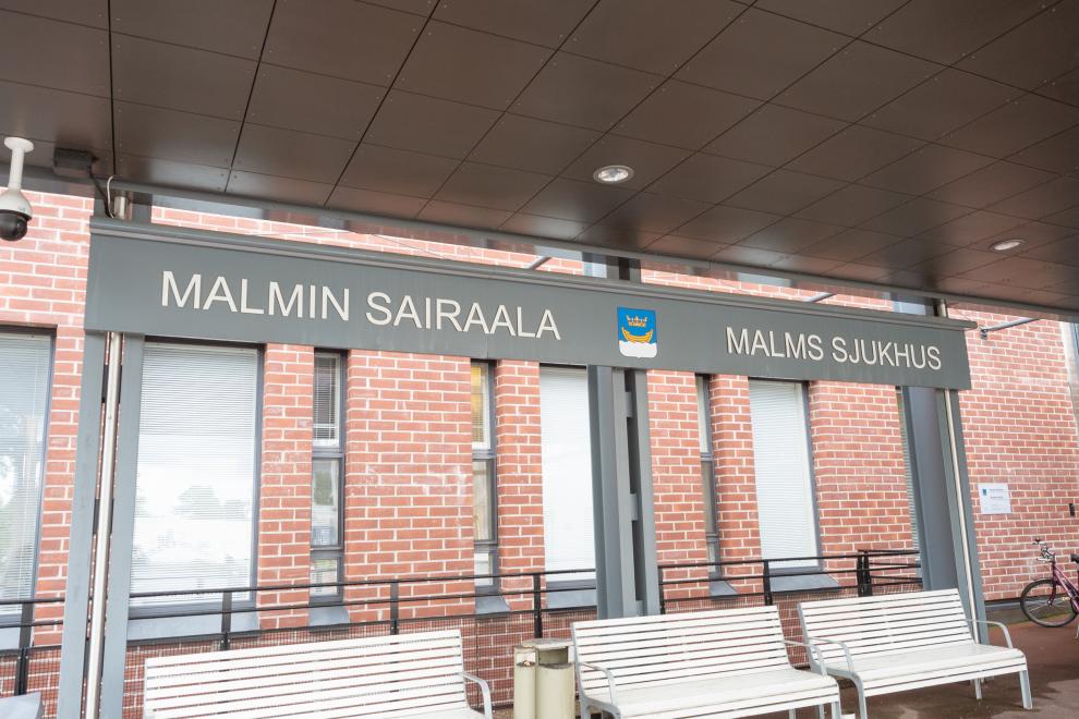 Kuva Malmin sairaalan sisäänkäynnistä